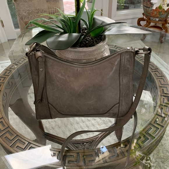 Frye Handbags - FRYE MELISSA ZIP TOP CROSSBODY BAG! 🤍